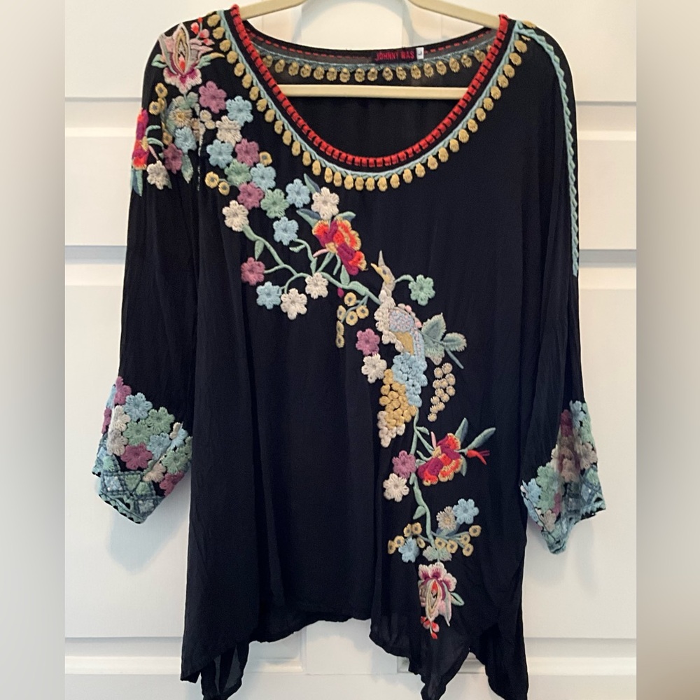 Johnny Was Black Top with Multicolor Floral Embroidery Flowers & Bird SZ-Large